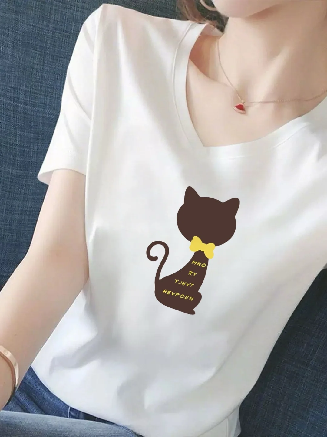 

Элитная женская футболка с V-образным вырезом и коротким рукавом, летняя, с мультяшным принтом, универсальная, омолаживающая, утягивающая, повседневная, свободного кроя, из полиэстера