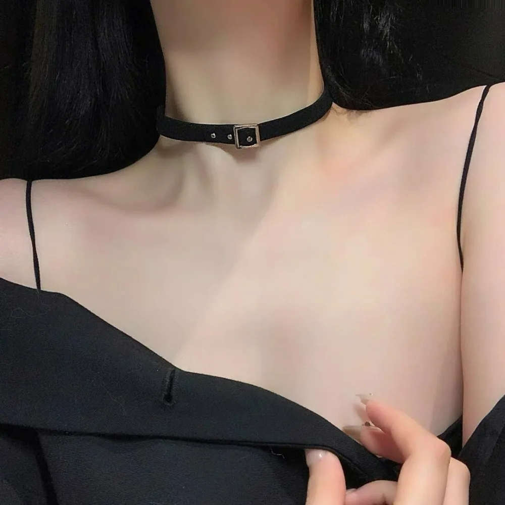 Neue Gothic Punk Stil Schwarz Gefälschte Leder Choker Halsketten für Frauen Crew Neck Weibliche Partei Schmuck Party Geschenke Schmuckstücke