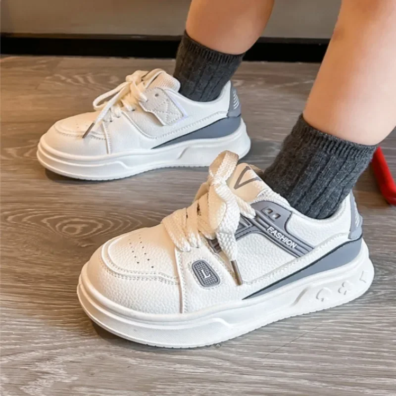 รองเท้าผ้าใบลำลองแบบยูนิเซ็กซ์ รุ่นใหม่ประจำฤดูใบไม้ร่วงปี 2025 สำหรับเด็กผู้ชายและเด็กผู้หญิง ระบายอากาศได้ดี สีขาว ไซส์เด็ก 26-37