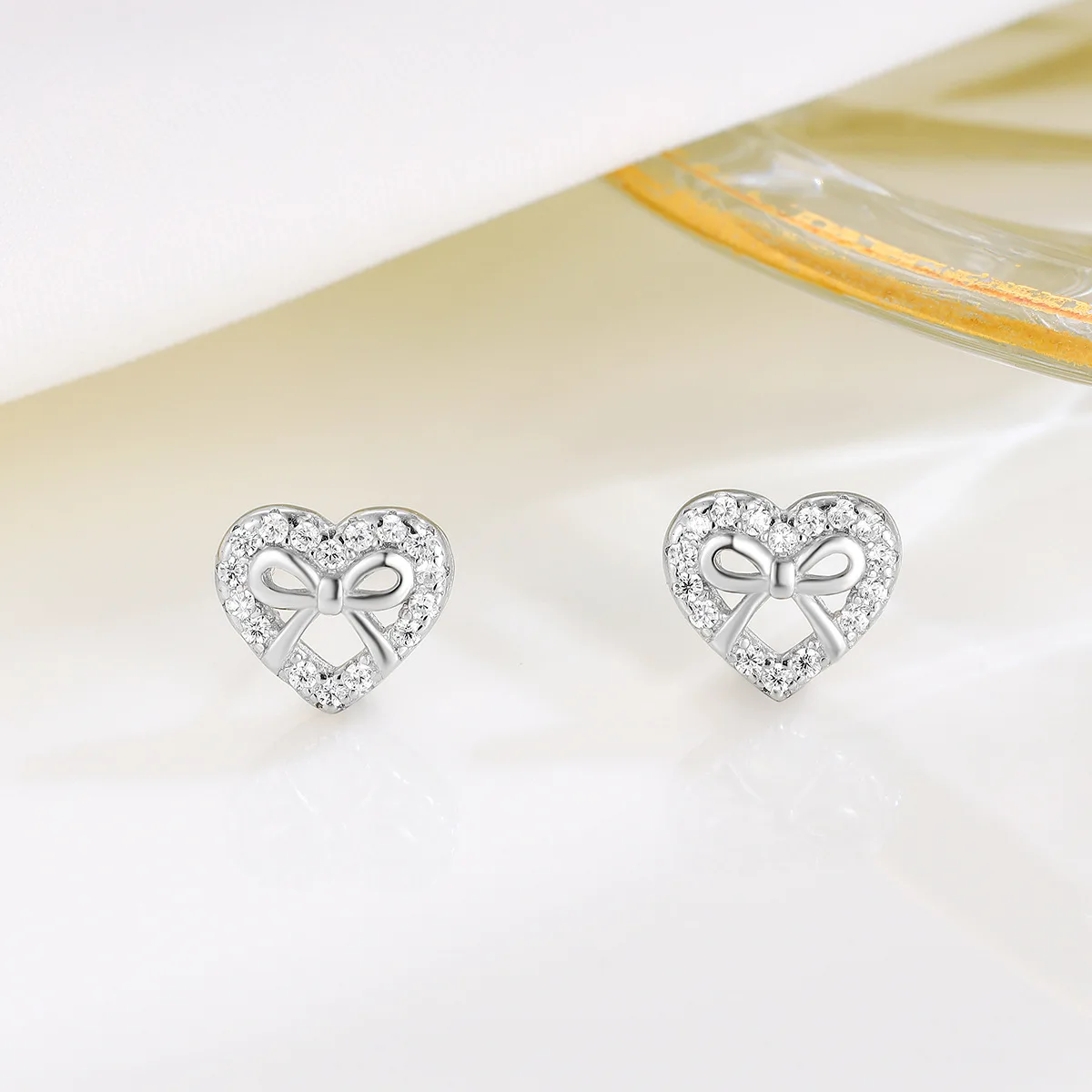 Fashionable and Intricate s925 Sterling Silver Heart-shaped Butterfly Stud Earrings for Women