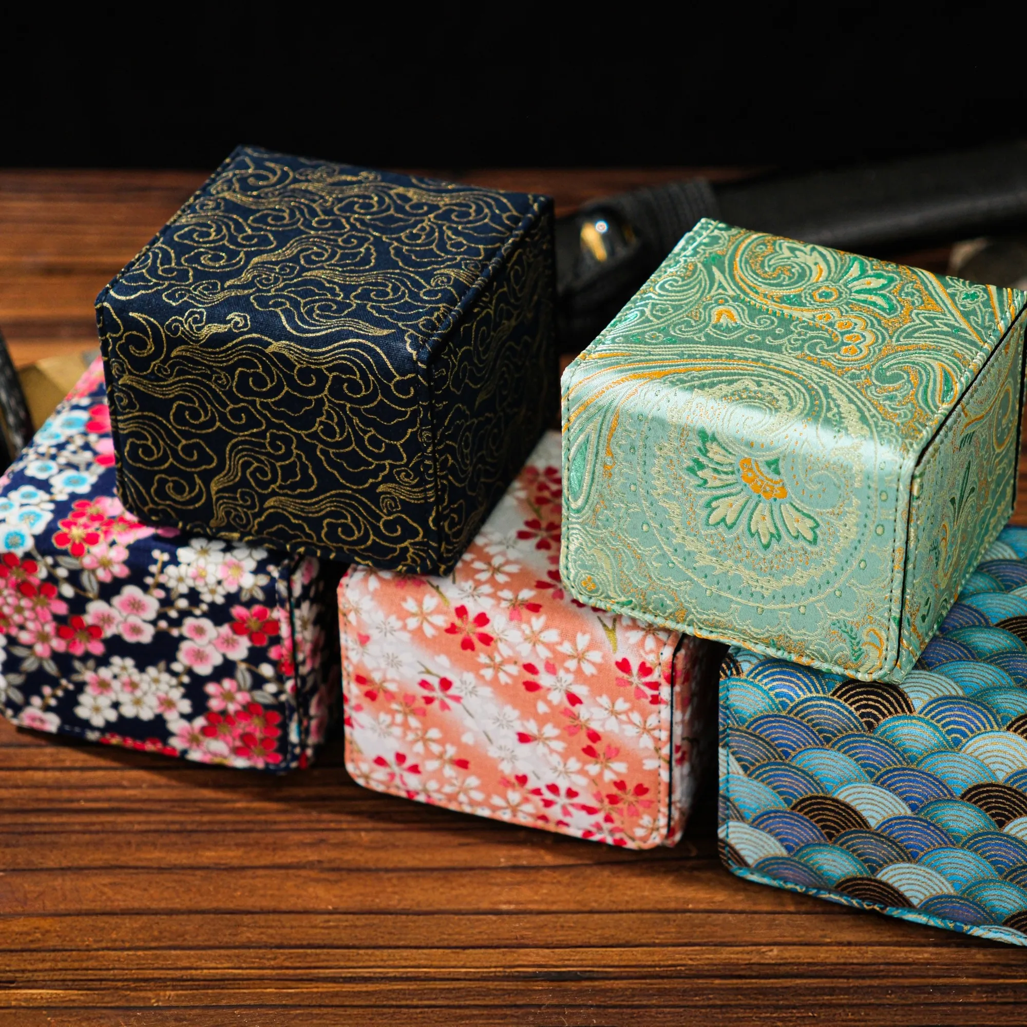 Japanese Wafu Gold Brocade Flip Leather Deck Card Storage Box , Anti-Cheat Card Sleeves & Mat, for TCG MTG PTCG Game Collection