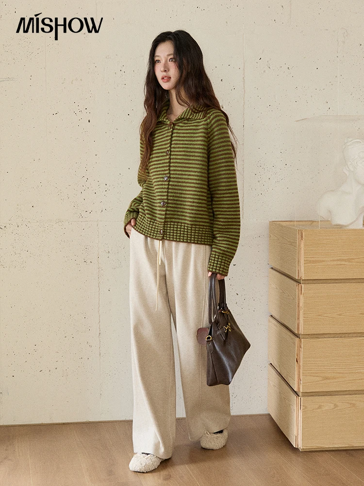 MISHOW Kardigan Rajut Bergaris Baru 2025 Musim Gugur Musim Dingin Retro Kerah Tegak Lengan Raglan Kardigan Santai untuk Kerja Atasan Longgar MXE88Z2690