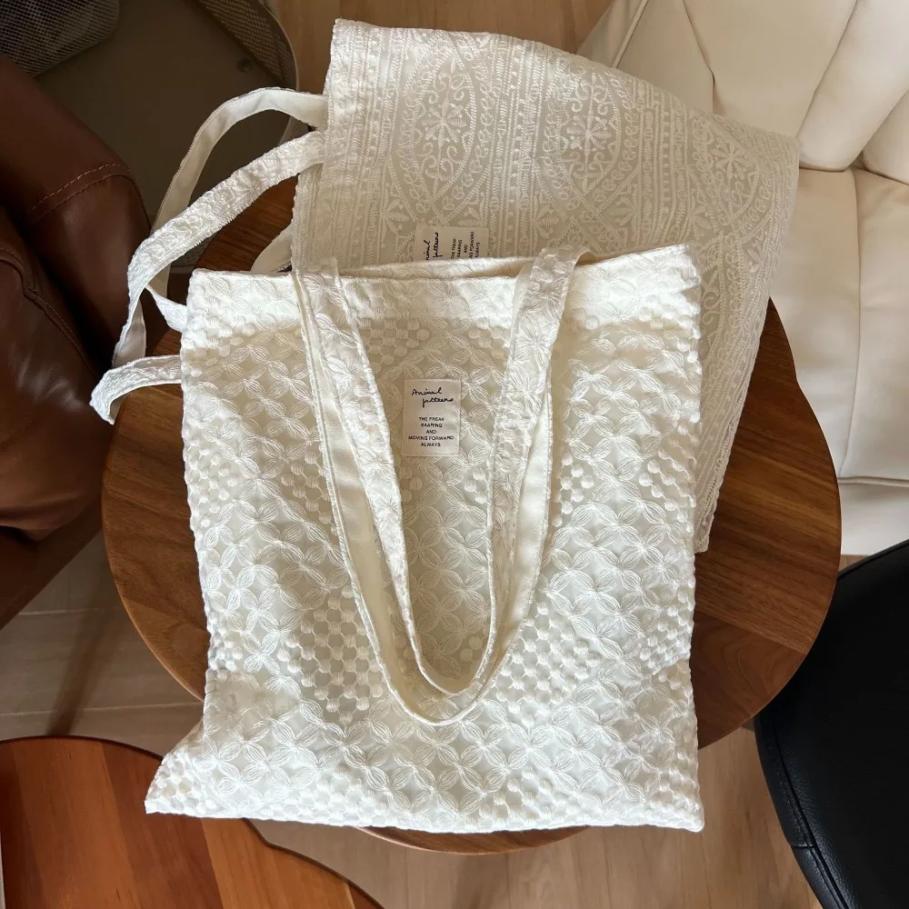 Women Large Capacity Canvas Shoulder Bag Lace Floral Embroidered Tote Bag Reusable Shopping Bag Women Purses and Handbags