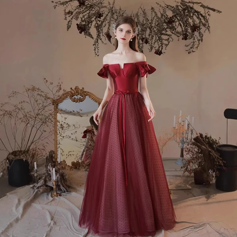 

Вечернее платье бордового цвета с открытыми плечами, элегантное, во французском стиле, для свадебного торжества, выпускного вечера, помолвки и других торжественных мероприятий.