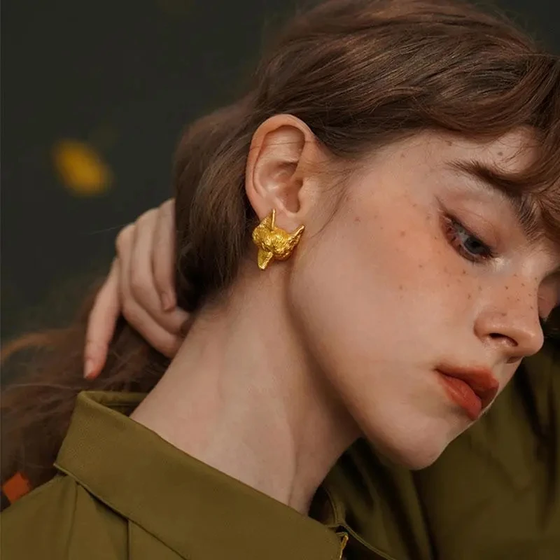 1 Pair Luxurious and Cute Design Golden Color Three-dimensional Fox Earrings Dynamic and Cute Animal Themed Party Earrings