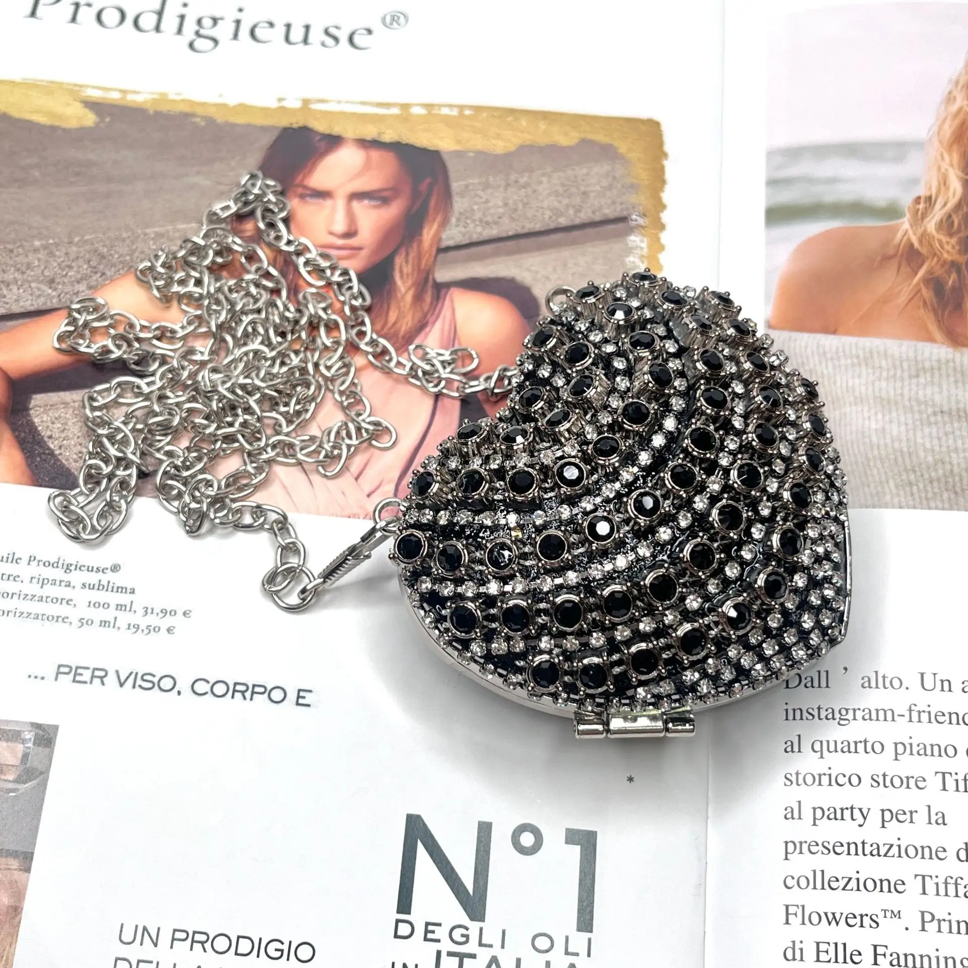 Luxury Small Bling Heart Shape Diamond Evening Clutch Rhinestones Purse Ladies Fashion Bag Designer Chain Shoulder Bag