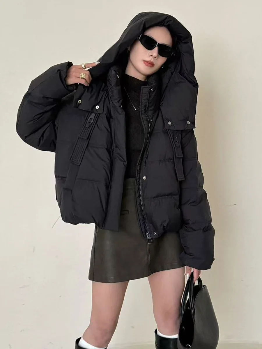 เสื้อแจ็คเก็ตแฟชั่นมีฮู้ดสำหรับผู้หญิง สีแดง ซิปสั้น บุด้วยขนเป็ดขาว เสื้อโค้ทกันหนาวหนา อุ่น น้ำหนักเบา ผ้าฝ้าย