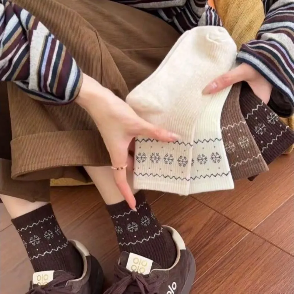 Women's Socks Autumn Maillard Color Christmas Snowflake Medium Tube Socks Comfortable Vintage Fair Island Wind Stacking Socks