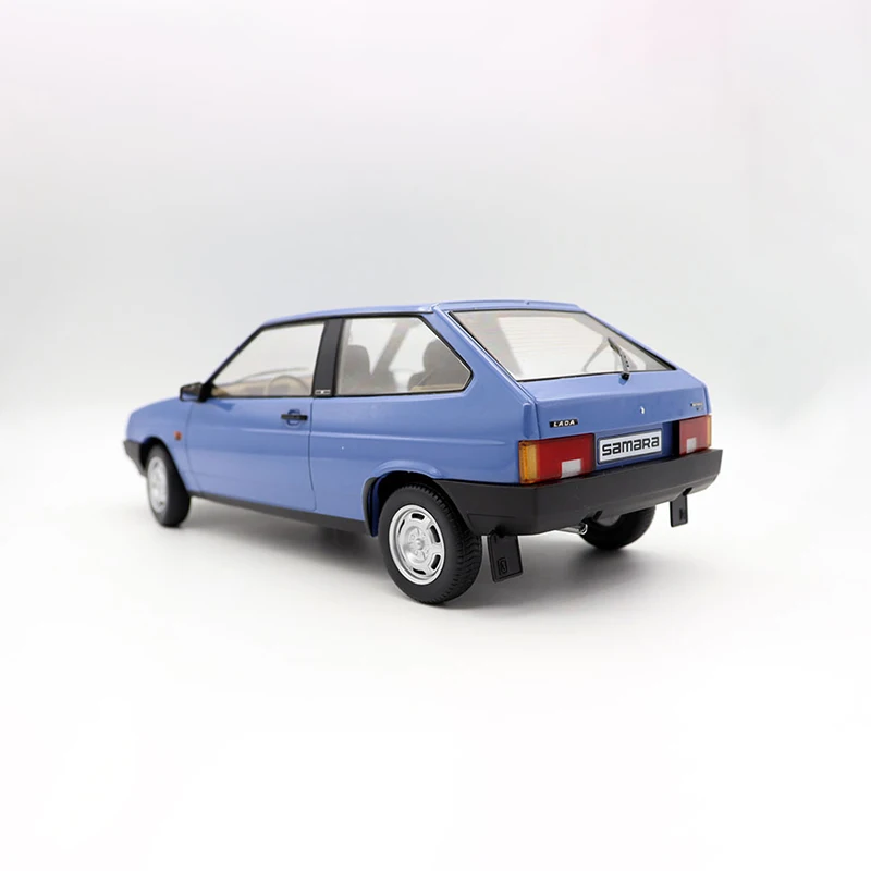 1:18 Scale LADA 2108 SAMARA 1985 Classic Car Simulation Alloy Car Model Diecast Toy Collectible Ornaments