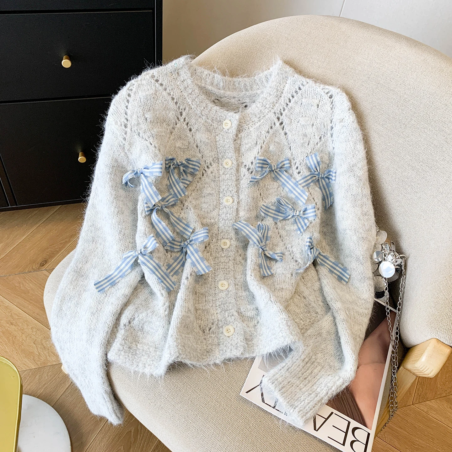 

Handmade Heavyweight Wool Knitted Cardigan with Button round Ne Knot Design for Early Autumn And Late Winter