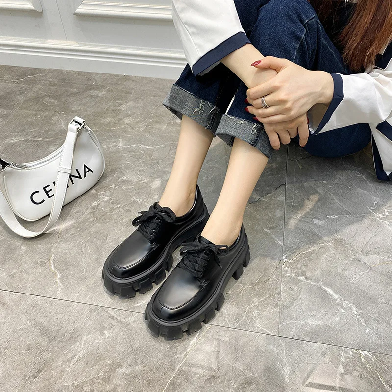 Internet famous thick sole sponge cake shoes 2024 spring new casual lace up British style small size thick heel shoes