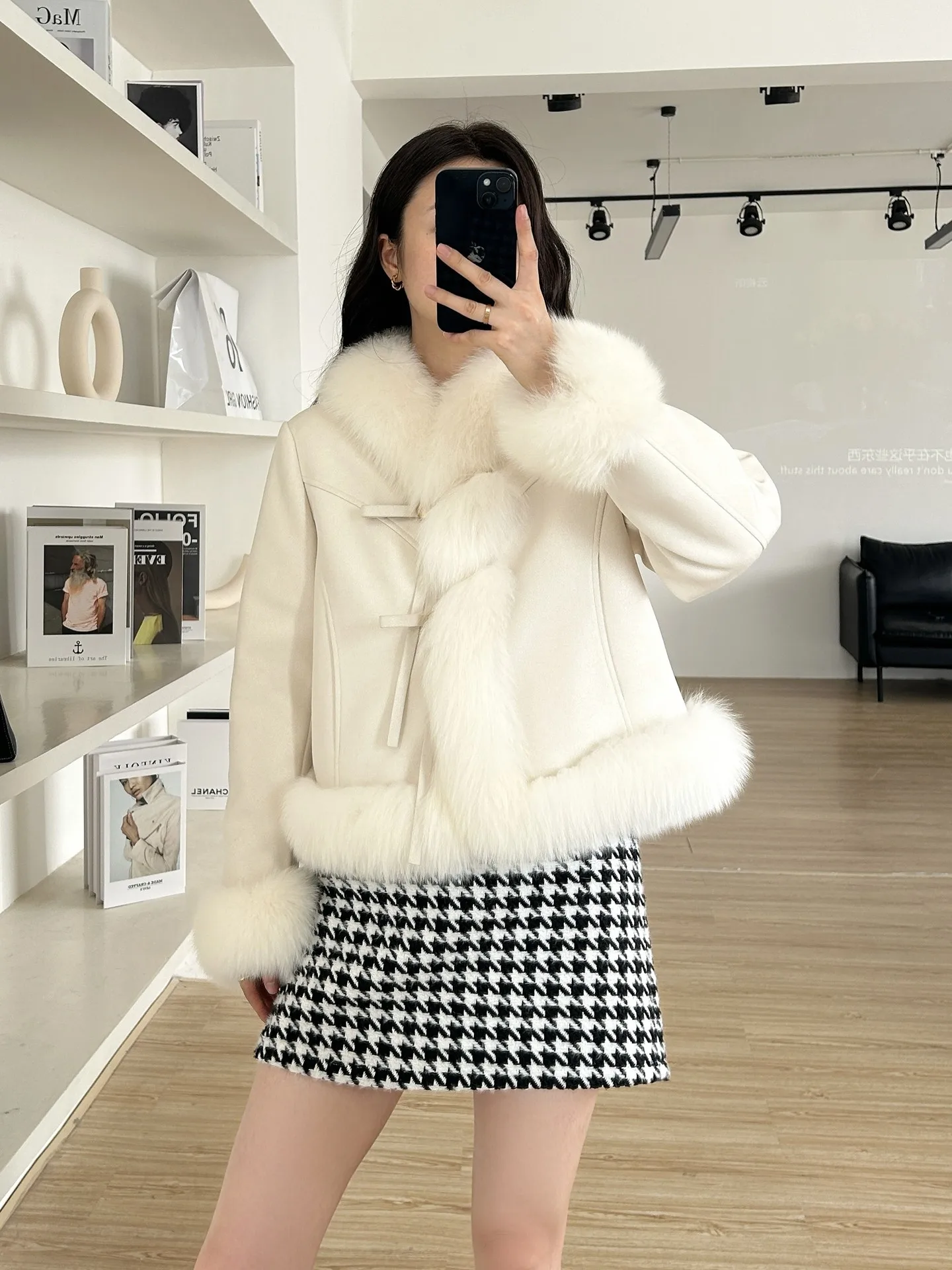 Alta qualidade genuíno 2025 inverno novo estilo curto casaco de pele de raposa para mulher, 90 jaqueta de penas de ganso branco para mulher