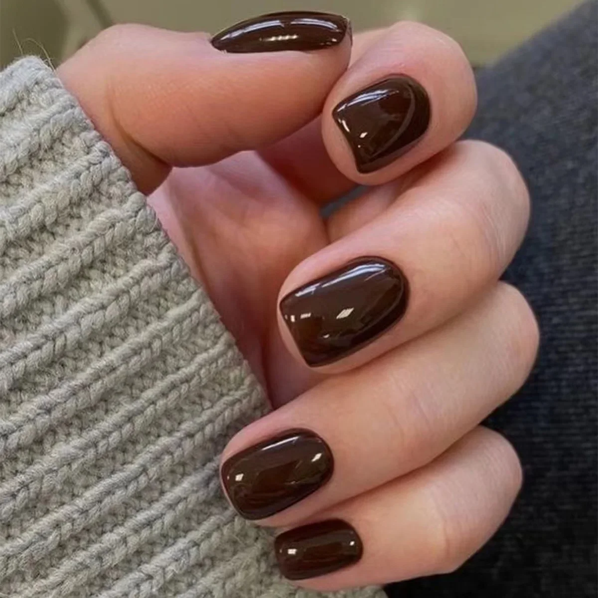 24pcs Brown Short Square False Nails Classic Solid Color Design Simple Fake Nails Ballet Full Cover Nail Manicure Tips for Girls