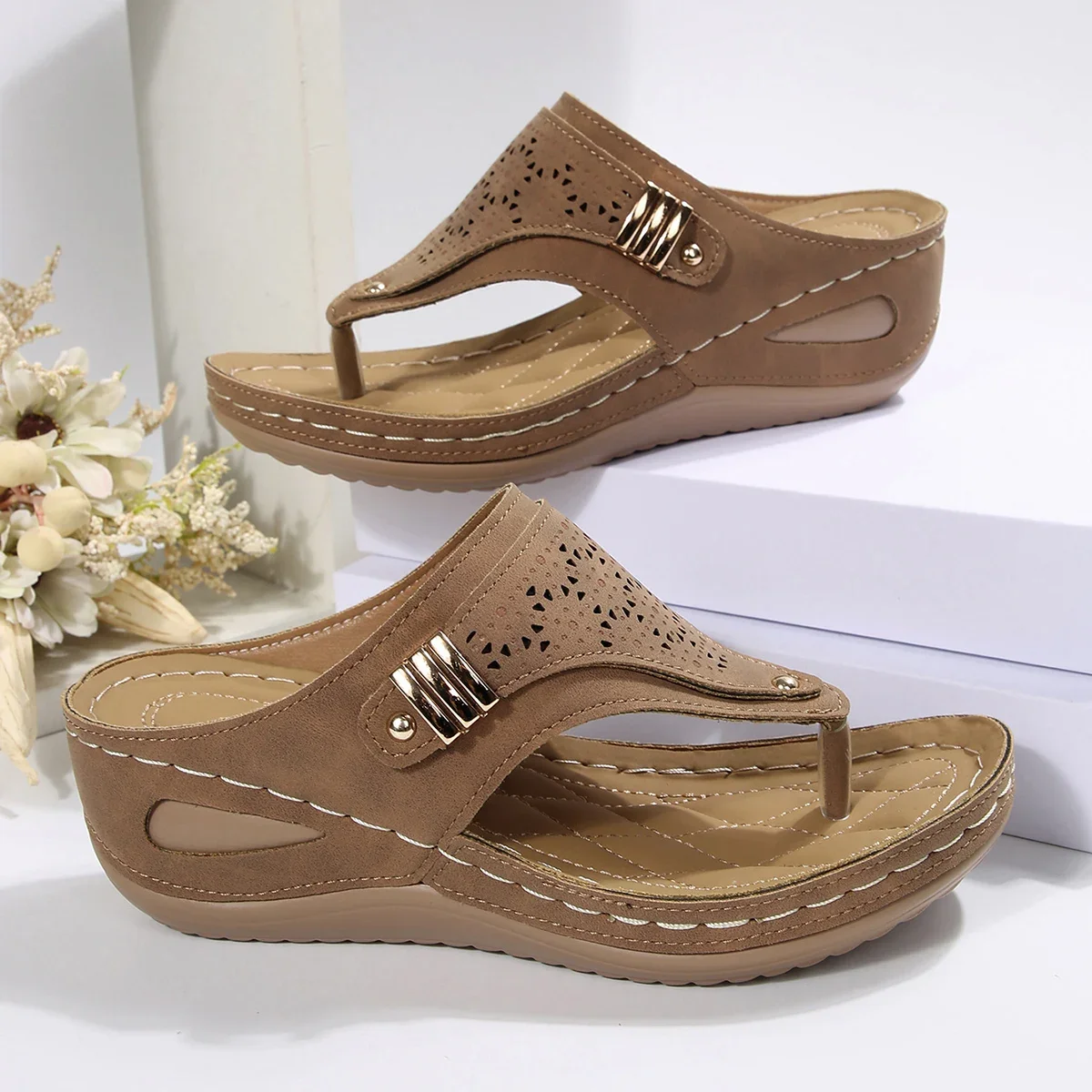 2026 Neue Damen-Orthopädische Sandalen, lässige Keilsandalen, atmungsaktive Strandschuhe mit dicker Sohle, bequeme Zehensteg-Sandalen – Detail 3