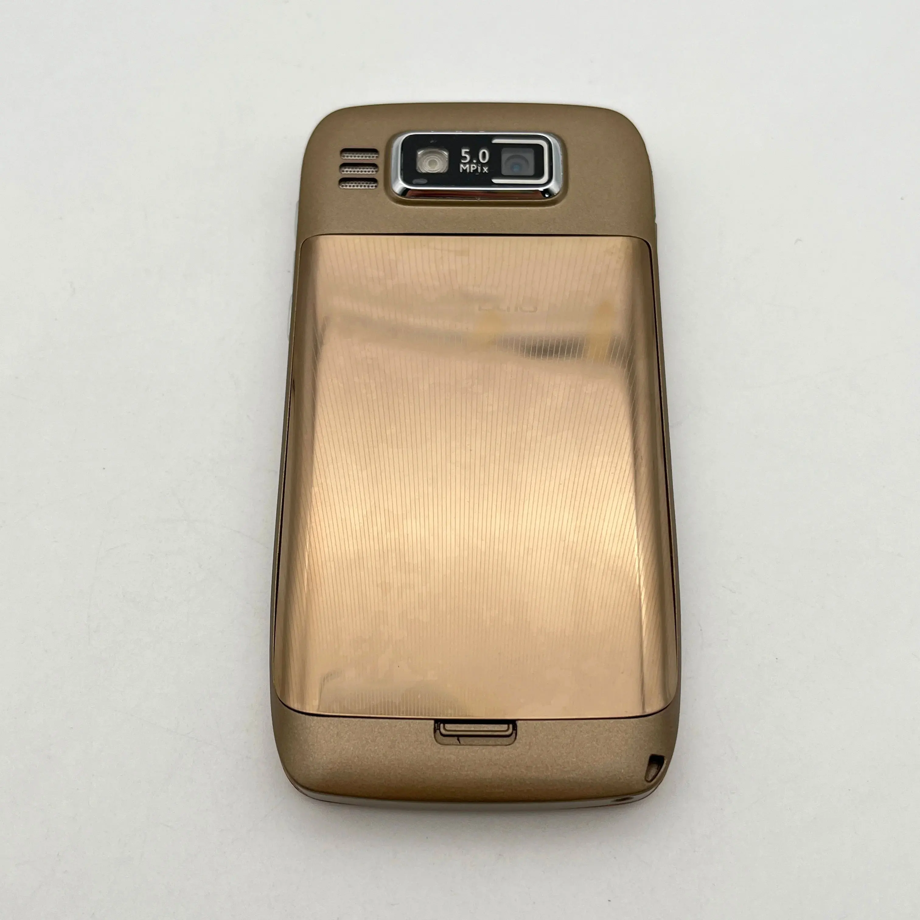 الأصلي مقفلة E72 شريحة واحدة بلوتوث 2.36 "1500mAh مكبر الصوت شحن سريع الهاتف المحمول في حالة جيدة