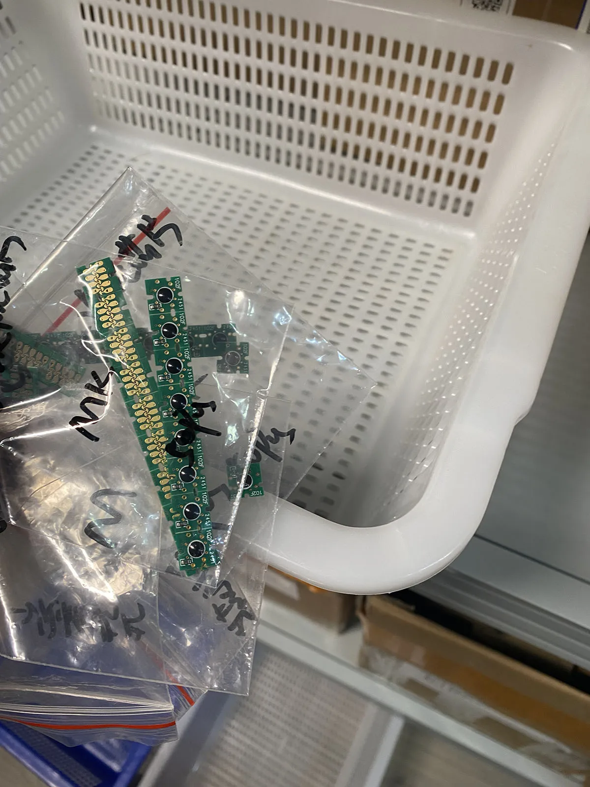 

T6941-T6945 Cartridge Chip For Epson SureColor T3000 T5000 T7000 T3070 T5070 T7070 T3200 T5200 T7200 T3270 T5270 T7270 Printer