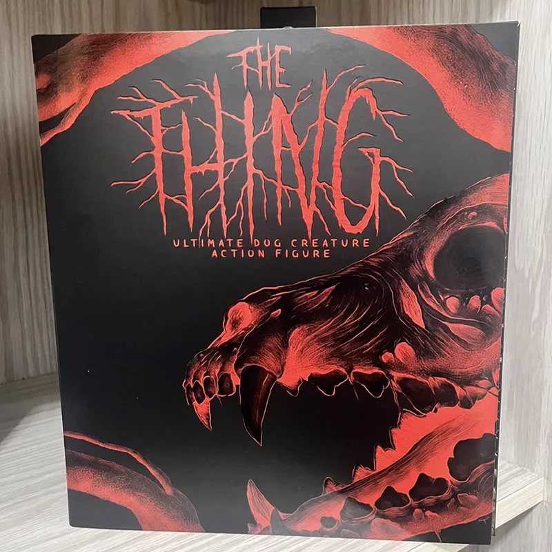 NECA 04905 The Thing Figure Deluxe Ultimate Dog Creature Action Figuras ภาพยนตร์สยองขวัญรุ่นเครื่องประดับอะนิเมะอุปกรณ์ต่อพ่วงต้นฉบับ