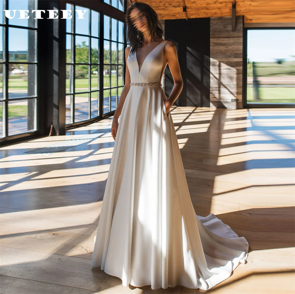 

UETEEY Customized Simple Sleeveless Rhinestone Crepe Wedding Dress Women V Neck A Line Zipper Back Floor Length Bridal Gown