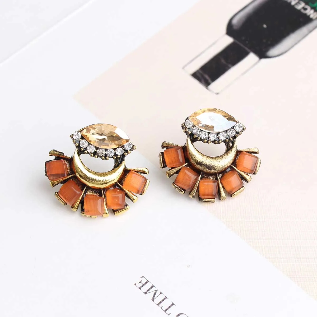 Golden Metal Alloy Moon Stud Earrings Rhinestone Decoration Cat Eye Stone Stud Earrings Women Jewelry 2018 New Arrival