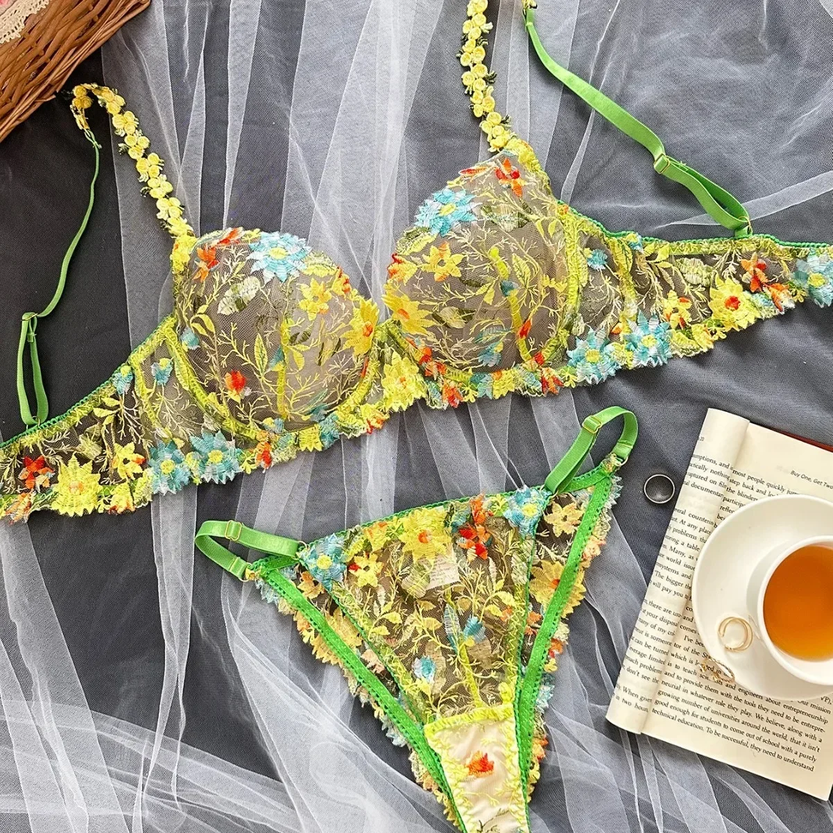 

new New Floral Embroidery Chest Gather Lingerie Women's Sexy Comfortable Erotic Apparel Suit Female Sweet Underwear Bra Brief