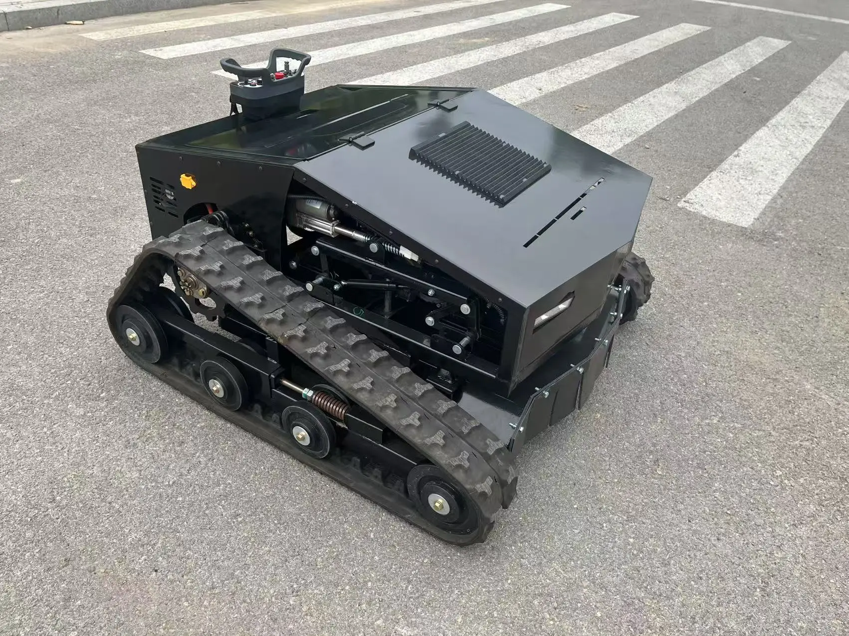 맞춤형 중국산 경제적인 가정용 원격 제어 잔디 깎이 기계 (EPA 및 EU 5 기준 준수)