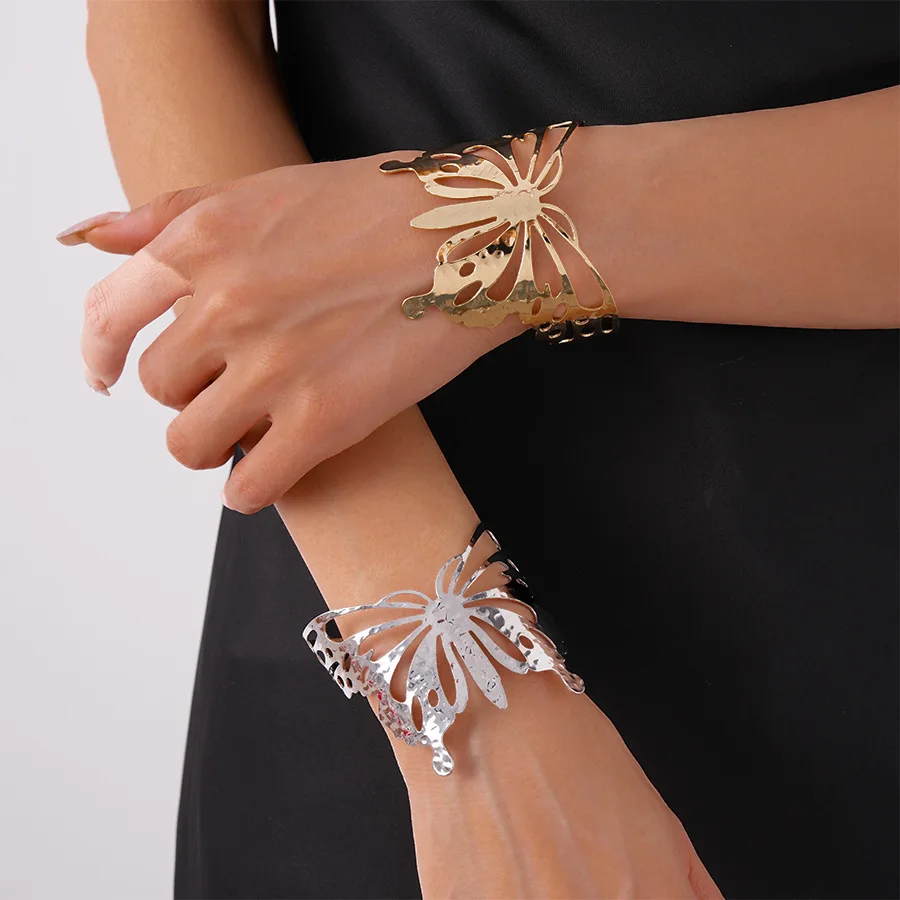 نابضة بالحياة فراشة جوفاء المعادن افتتاح أساور للنساء الراقية سميكة زهرة نمط الكفة الأساور شيك الفولاذ المقاوم للصدأ Armlet F