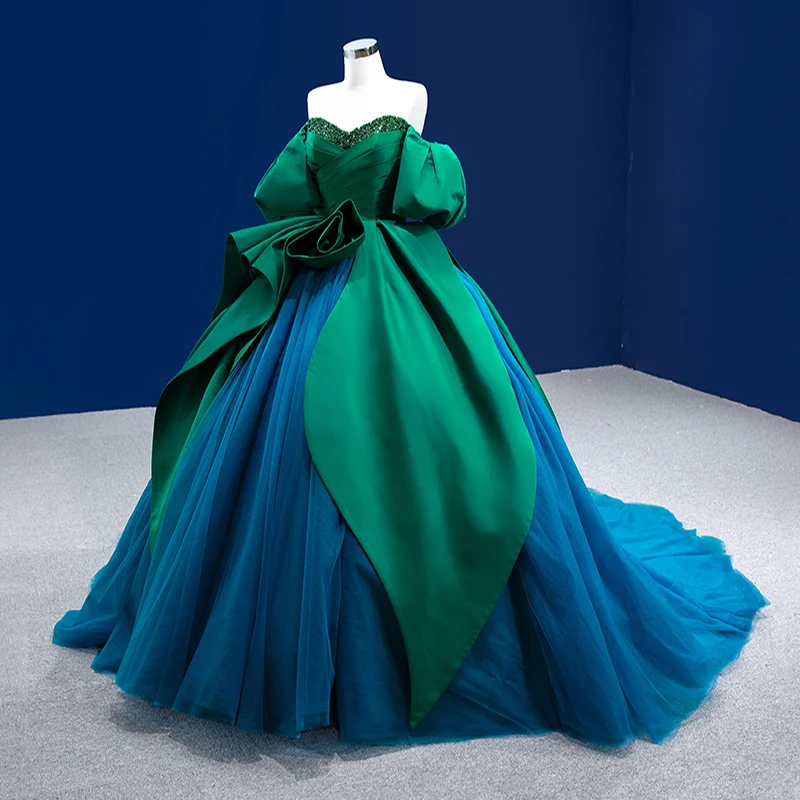 فساتين Quinceanera مخصصة باللون الأخضر والأزرق فستان فاخر على شكل كرة 2025 قبالة الكتف ذيل طويل حلو 15 16 سنة عيد ميلاد
