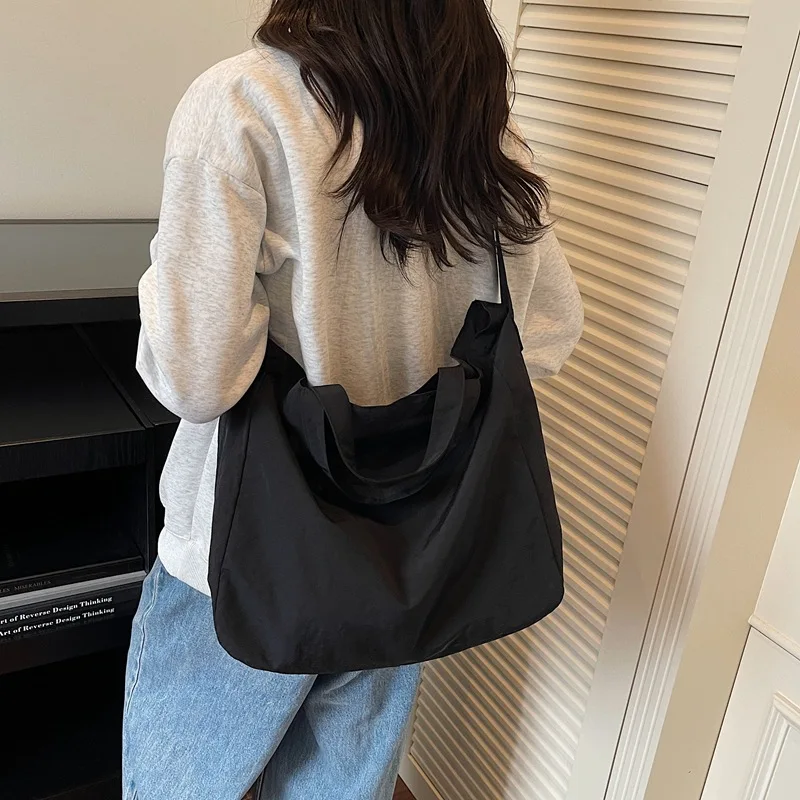 

Simple and high-end retro bag 2026 new solid color versatile large capacity casual shoulder crossbody bag