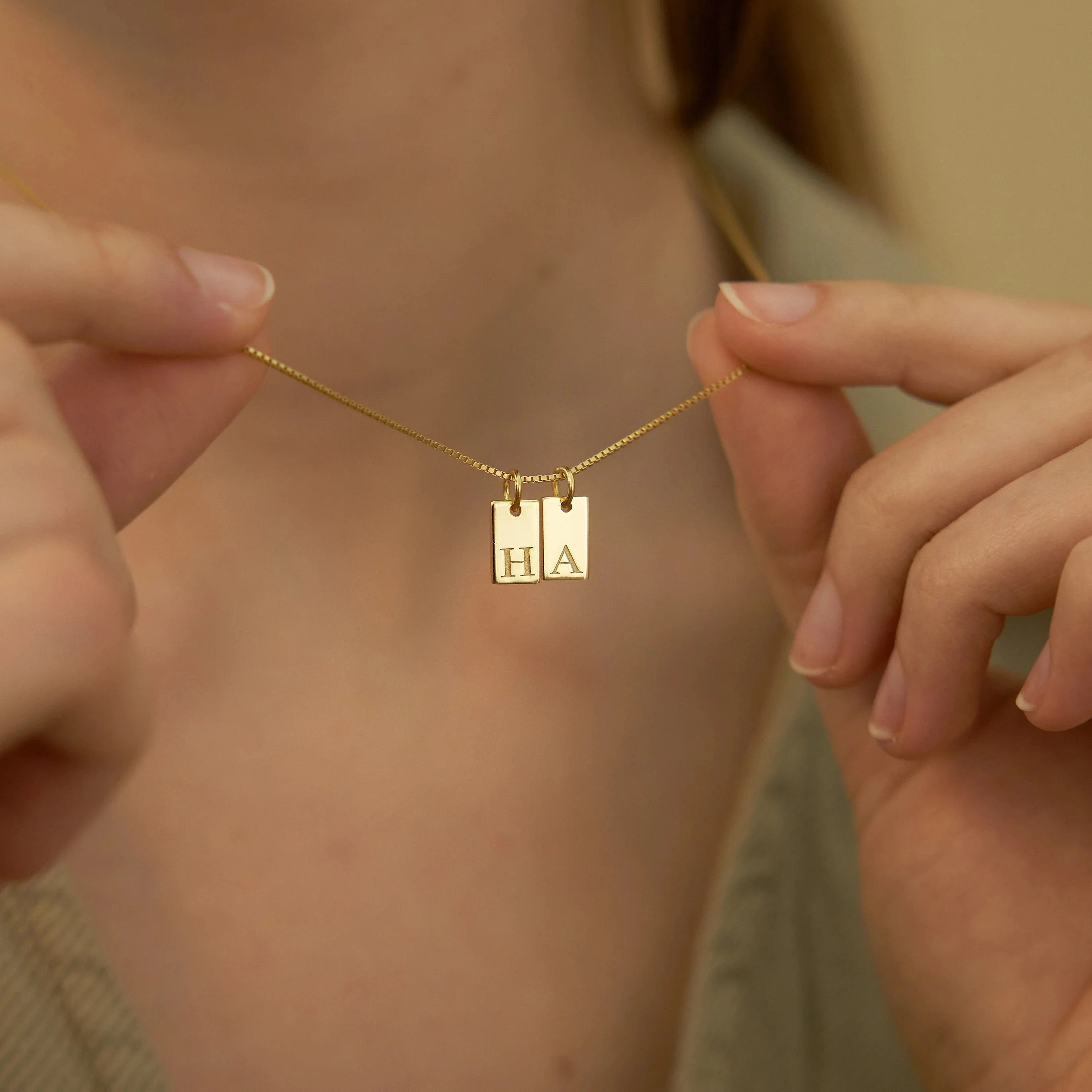 18K vergoldete Halskette mit quadratischem Anhänger und Anfangsbuchstaben für Damen, trendige Halskette mit Box-Kette aus Edelstahl, wasserdichter Schmuck
