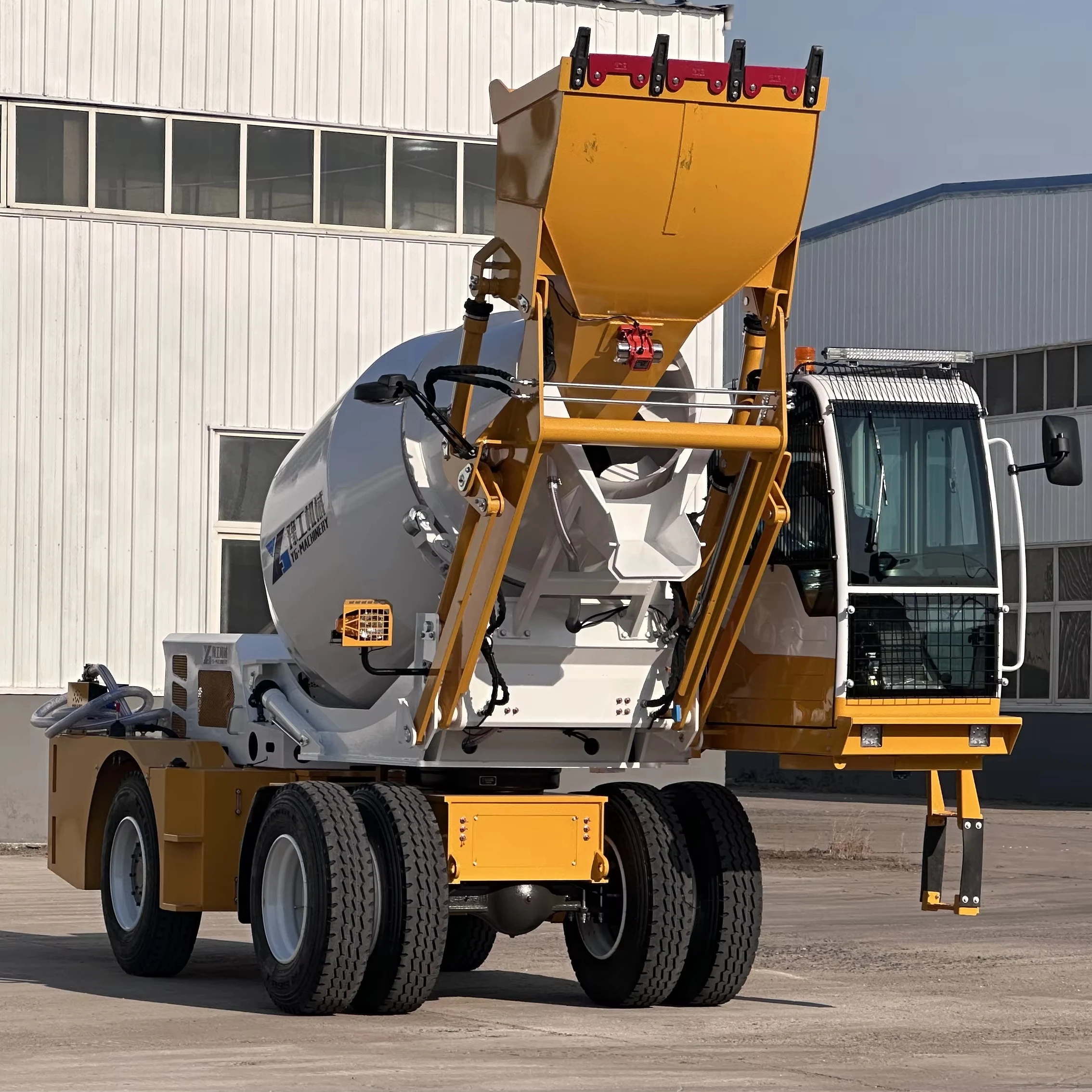 Water Proof Self Loading Concrete Mixer Truck Working in Wet Open Construction Ground