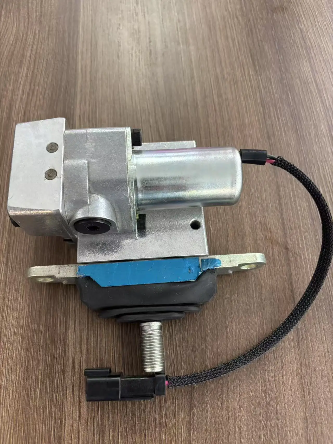 油圧パイロットバルブ ペダルバルブ 702-16-04290 掘削機フットバルブ ブレーカー PC200 PC400-8 PC350-8MO用