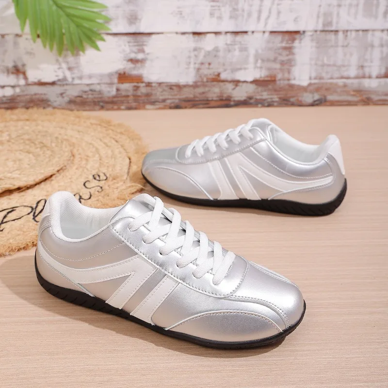 

Серебряные женские туфли Desun, новинка 2025, осенние повседневные кроссовки в стиле ретро на плоской подошве Forrest Gump