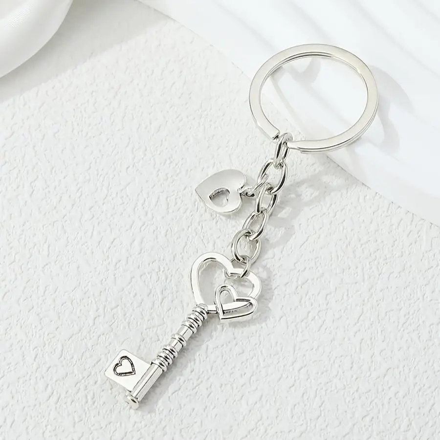 1/5/10/20/50/100pcs Classic Hollow Heart-Shaped Silvery Color Zinc Alloy Keychain Lovely Bag Charms for Friends Good Gift Funny