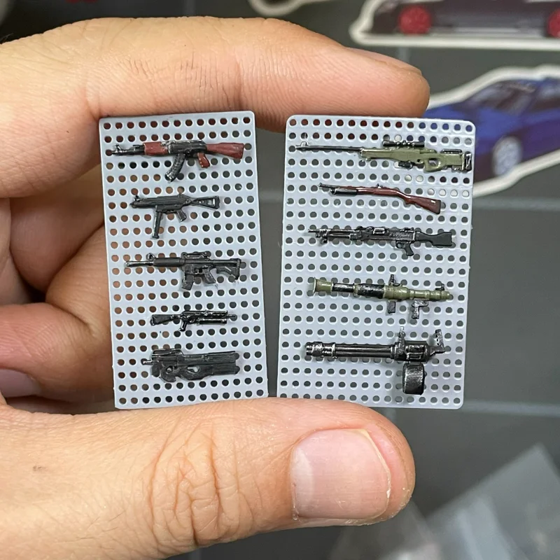 

2025 New 1/64 Scale Gun Accessories Mini Model Garage Scene with DIY Hand drawn Toy Car Model Doll Accessories Handheld Ornament