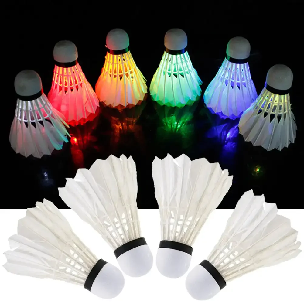 4 Stück Beleuchtung Badminton dunkle Nacht bunte LED Beleuchtung Sport Badminton Lichtfleck Shuttle Hahn Zubehör Federball