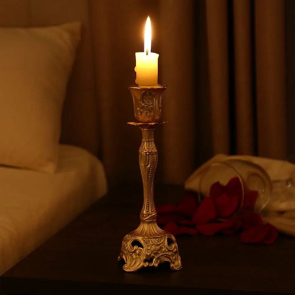 

Decorative Retro Taper Candle Holder Single-Headed European Style Wedding Candlestick Romantic Dinner Candlestick Banquet