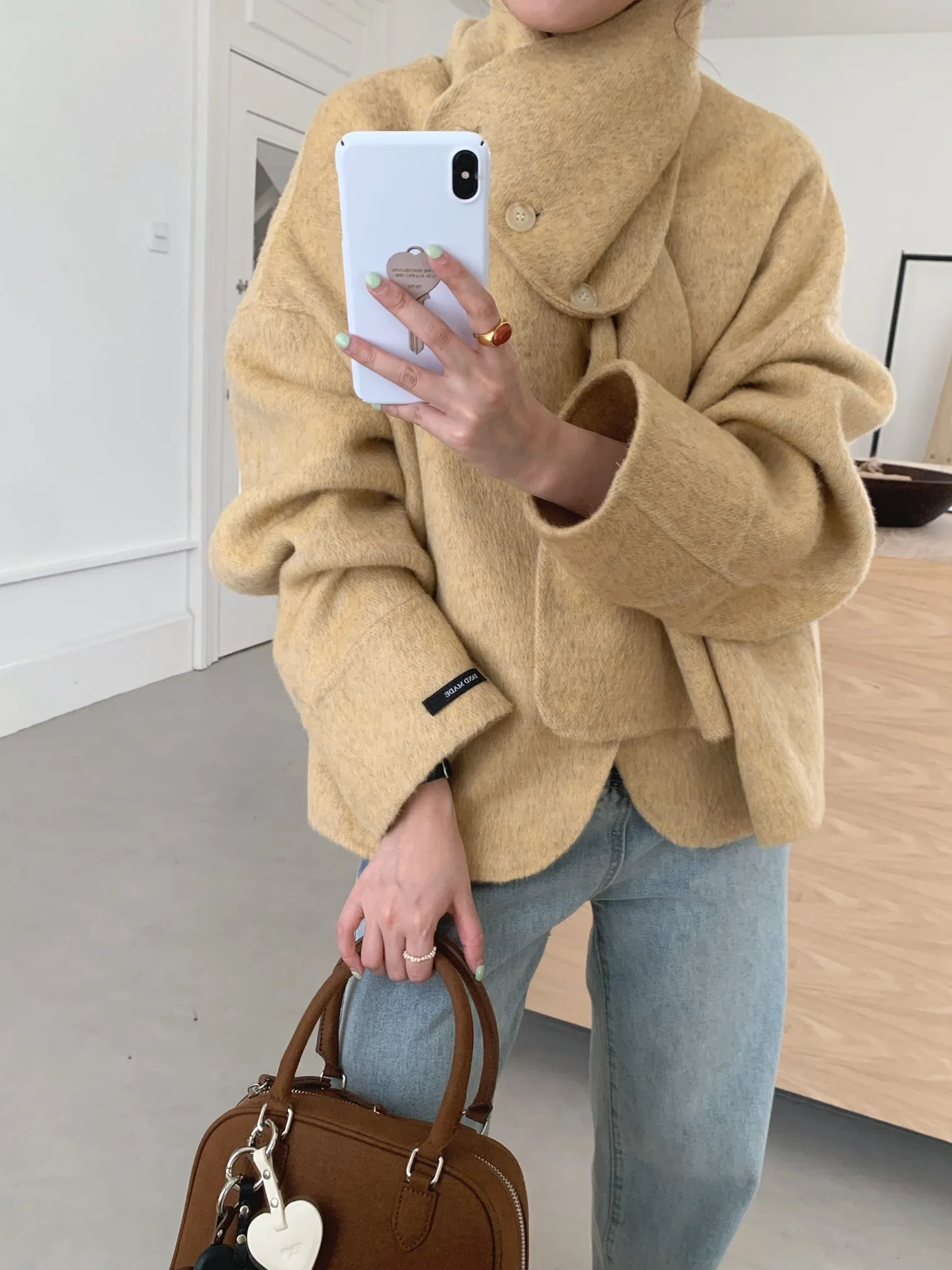 

High Quality Detachable Scarf Double-sided Wool Cashmere Coat Female New Loose Lapel Short Wool Coat Warm Fashion Autumn Wiinter