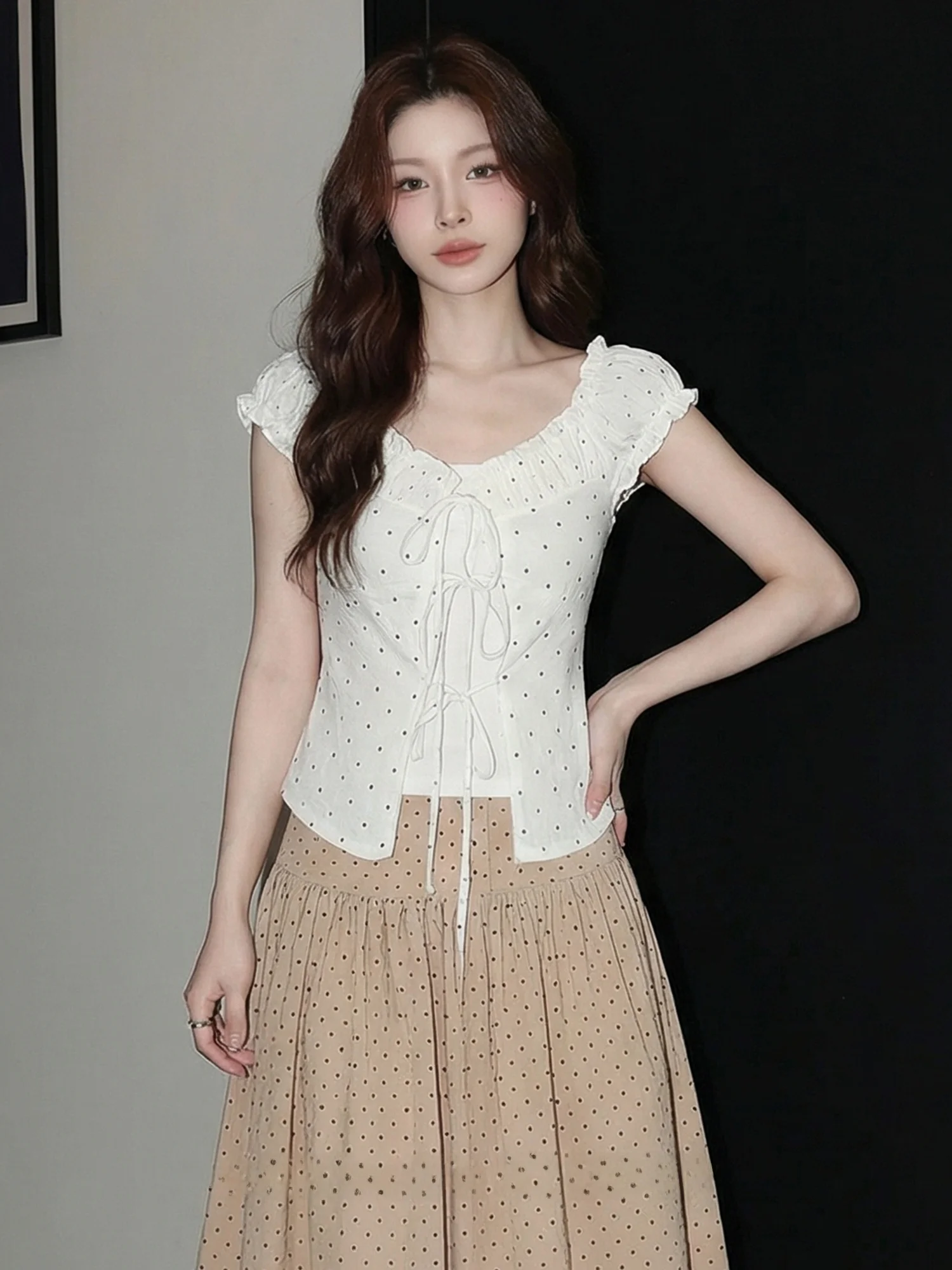 

Женская блузка с квадратным вырезом и коротким рукавом, с кружевом и завязками, приталенный крой, модный летний топ с лентой-завязкой