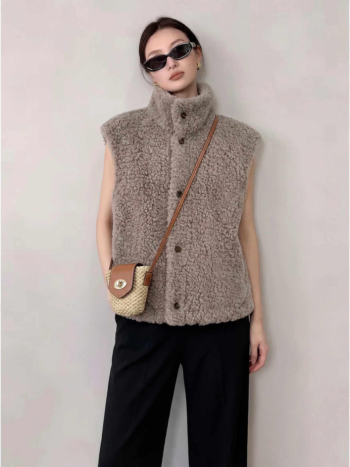 

Spring 2026 Thiened Lamb Fur Vest ey Collar Stand up Women's ort Coat Casual Sle Faionable Overlap Wear Outerwear