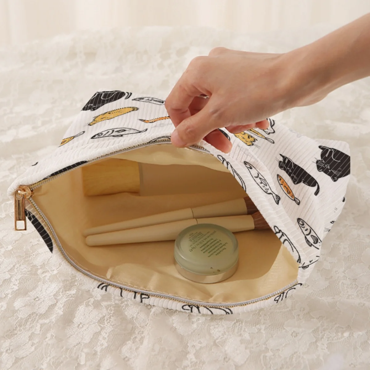Cat patterned corduroy makeup bag, lightweight zipper storage box, multifunctional bag with lining, used for storing cosmetics