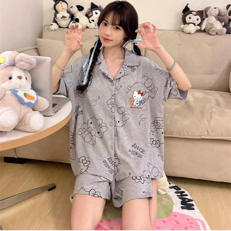 

Sanrio Girl Повседневный пижамный комплект с короткими рукавами Hello Kitty Kawaii Аниме с подушкой на груди Сексуальная футболка Шорты Комплект из 2 предметов Новый комплект