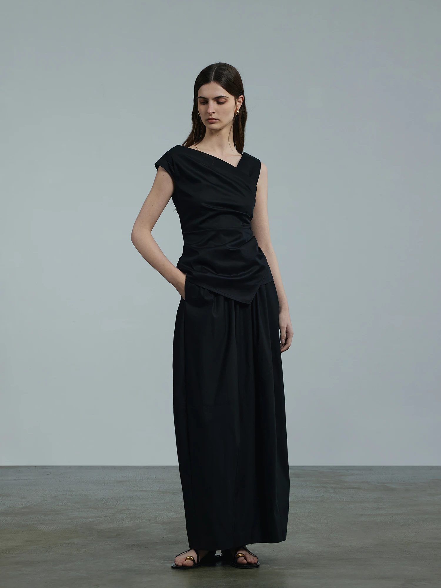 

Openroles Women's Summer Fashion Set with Black Sleeveless Gown And Flower Bud Half Skirt V-neck Zipper Closure Cotton Blend