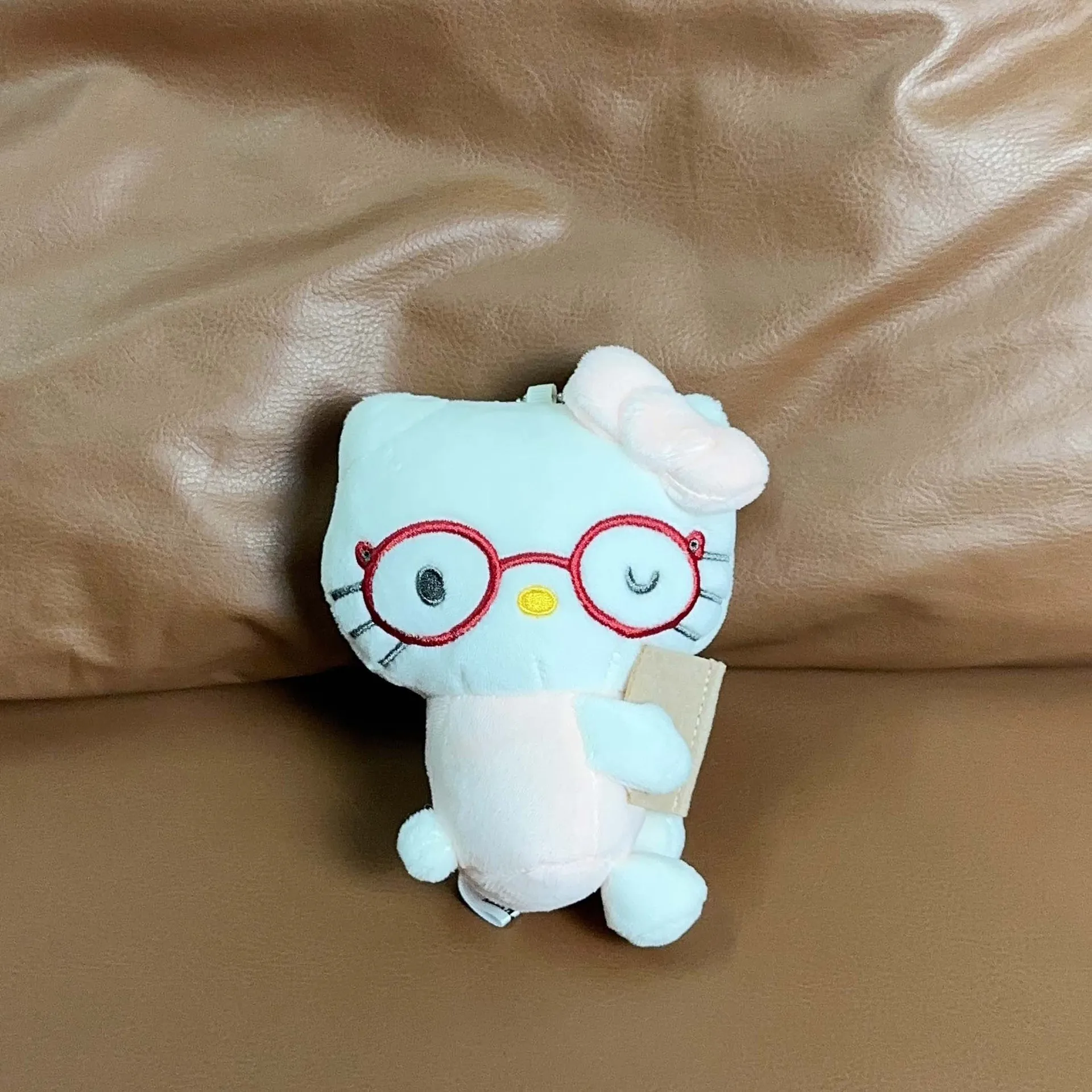 Süße Hello Kitty Heisei Hot Girl Plüsch-Schlüsselanhänger Brille Milchkamera Cartoon Kätzchen Suffed Doll Rucksack Dekoration ﻿