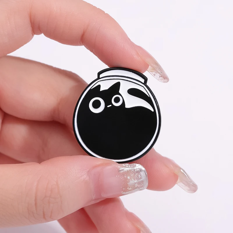 Épingles en émail de chat mignon, broches de terrarium de chaton noir personnalisées, badges de revers, bijoux d'animaux de dessin animé, cadeau pour les enfants, les amis