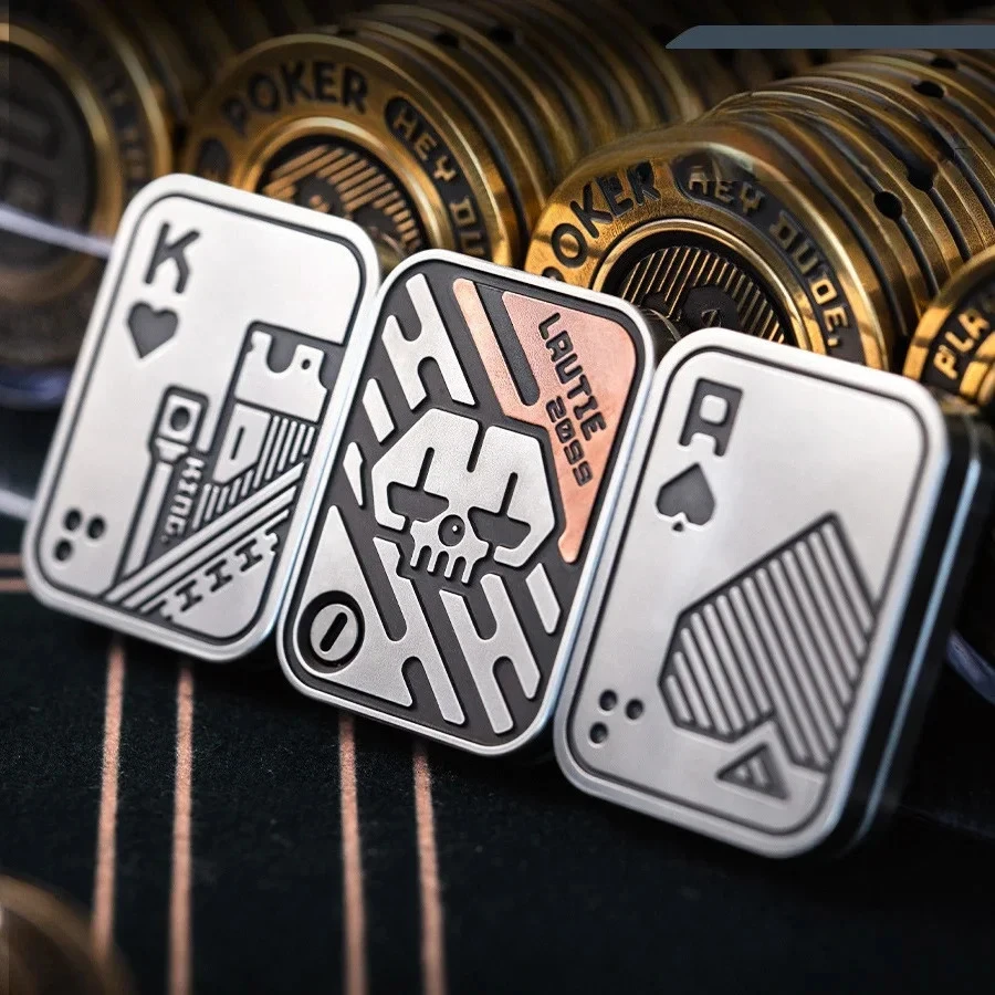 ของเล่นคลายเครียดแบบกดโลหะ EDC รูปไพ่โป๊กเกอร์ A K King Gyro สำหรับผู้ใหญ่ในออฟฟิศ ช่วยลดความวิตกกังวล ของเล่นฝึกสมาธิ ปาปาคอยน์