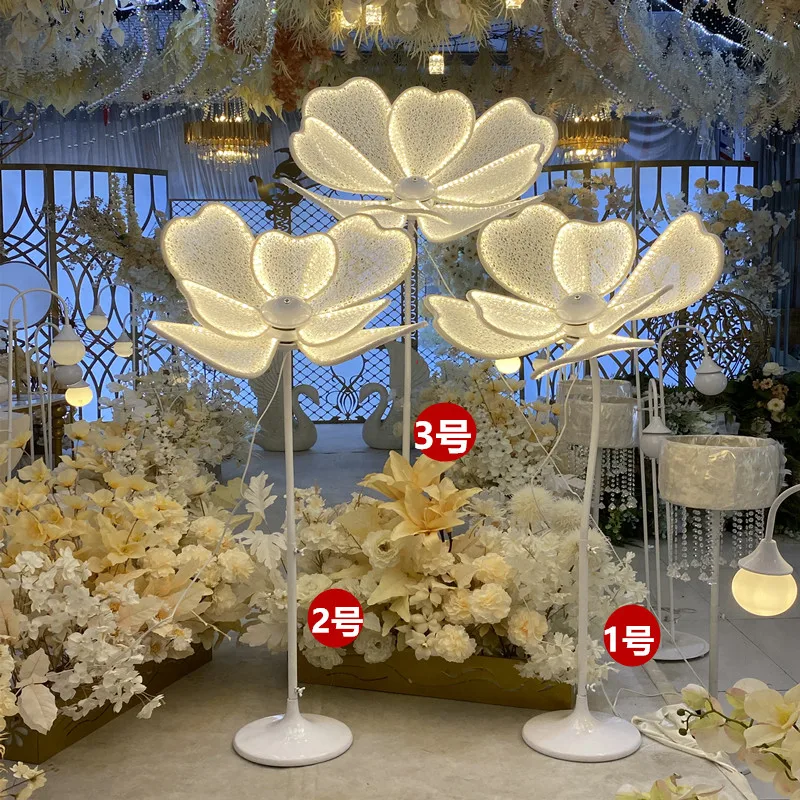 

Wedding wedding wrought iron luminous street light catwalk stage scene background petal ornament arrangement scene peony flower