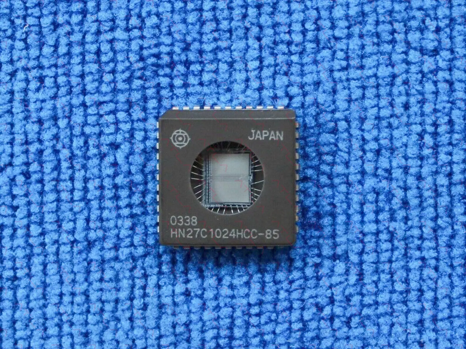 (1-5-10 unidades) HN27C1024HCC-85 HN27C1024HCC PLCC-44 x16 EPROM