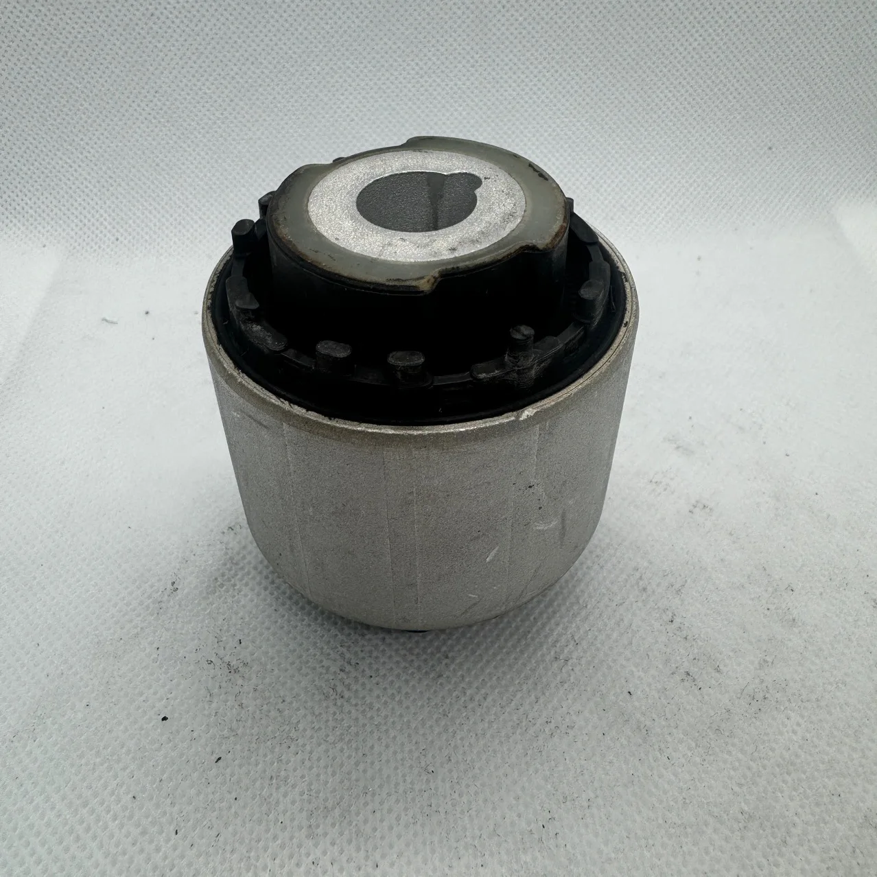 

Automotive Parts Control Arm Liner 2063304902