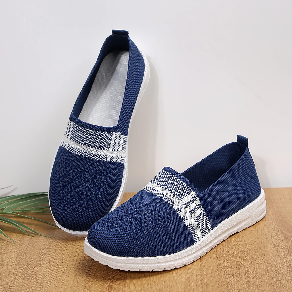 

Mix Color Striped Knitted Flats Women Breathable Mesh Soft Sole 2024 Spring Non-Slip Casual Sport Shoes Plus Size Women Sneaker