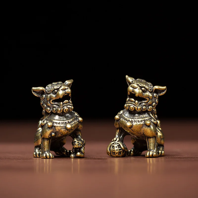2/4Pcs Brass Antique Handmade Solid Lion Step Hydrangea Ornament Office Desktop Decoration Tea Pet Accessories